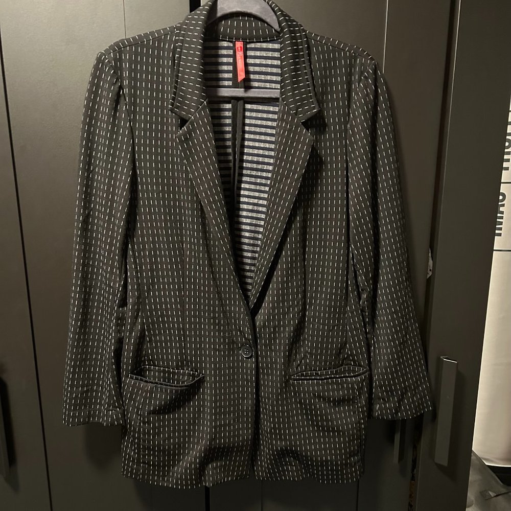 Ruby Ribbon Stretchy Professional Suit Jacket Black and White Stripe XL